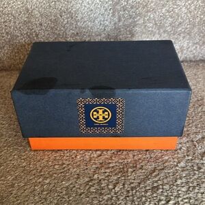 Tory Burch votive candle gift set. NIB. 2 votive candles. Incredible scent!